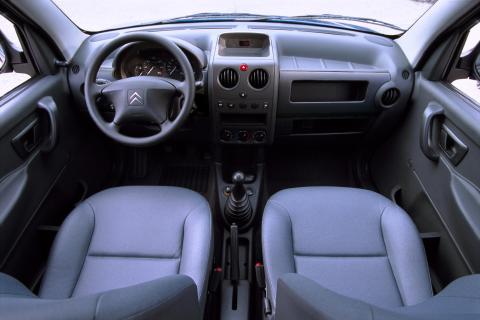 berlingo_2002_interieur_avant_0.jpg