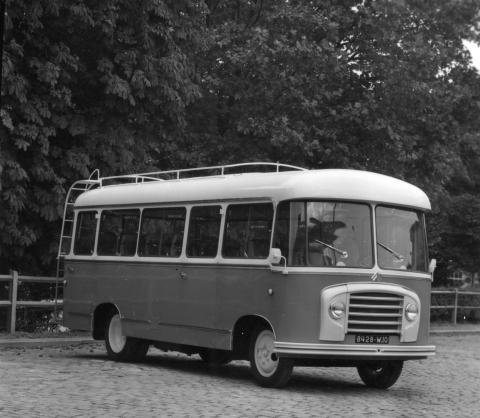 car_heuliez_u_23_1958_-_6.988.6_-.jpg