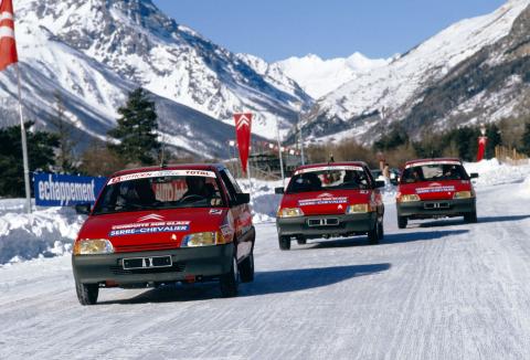 entrainement_a_la_conduite_sur_glace_en_ax_-_1987.jpg